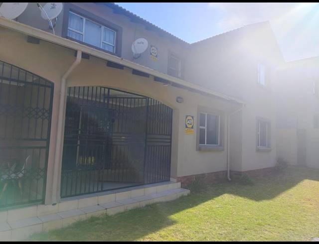 3 BEDROOM PROPERTY TO RENT IN IVY PARK